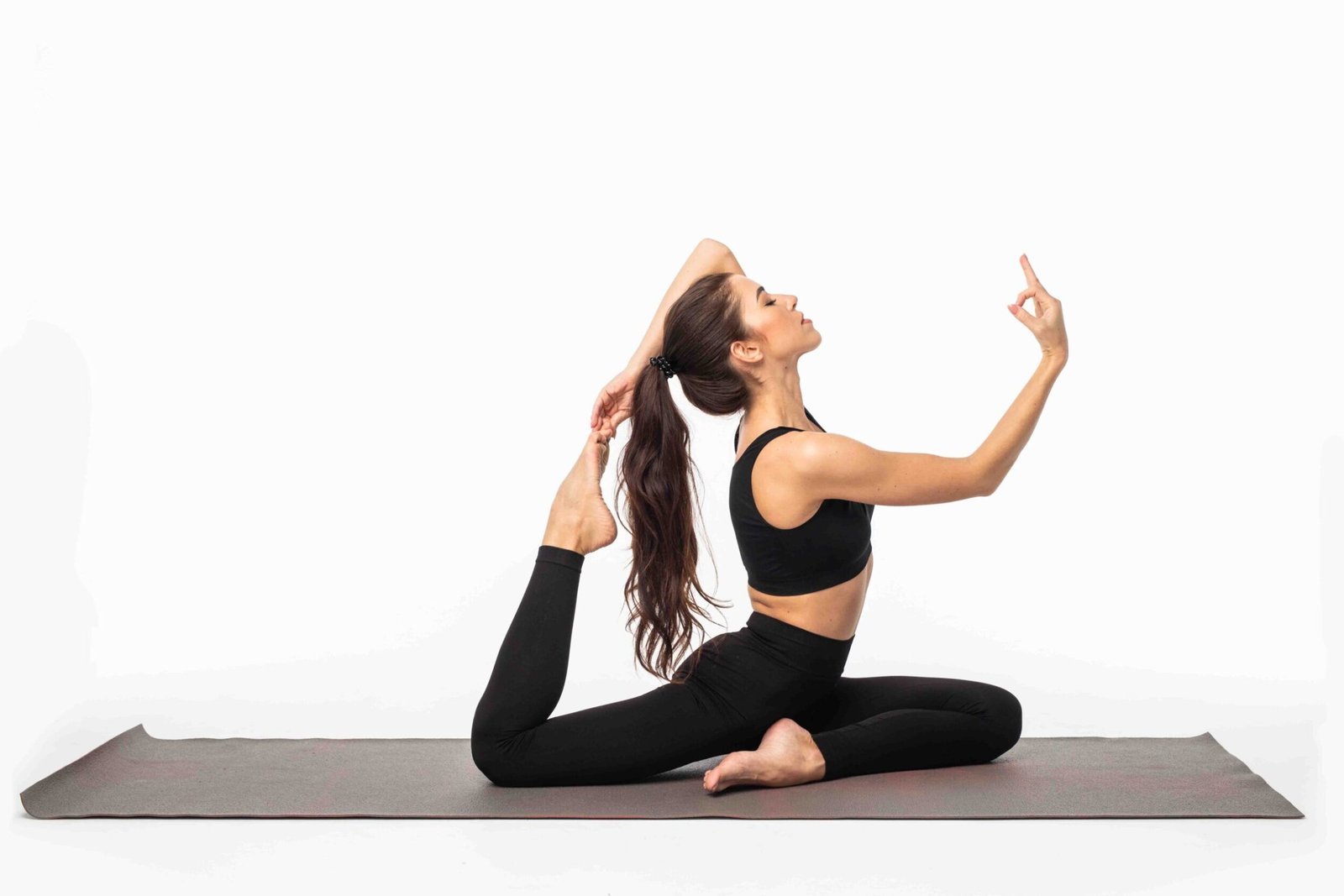 Las 10 posturas mágicas de Jivamukti Yoga